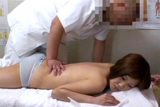 【盗撮】歌舞伎町にある熟練した整体師が触診で子宮筋腫を発見する整体治療院。施術と称してエロオヤジが牙をむく